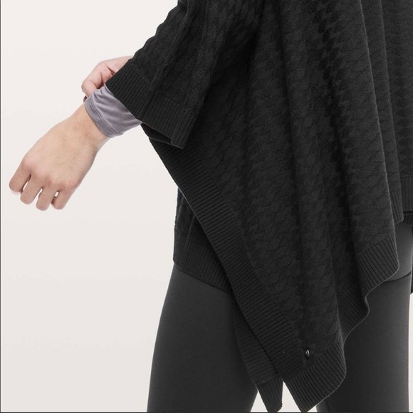 LIKE NEW!! Lululemon Divinity poncho/wrap. Super soft! - Picture 4 of 8